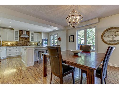 132 Robinson Lane, London, ON - Indoor Photo Showing Dining Room