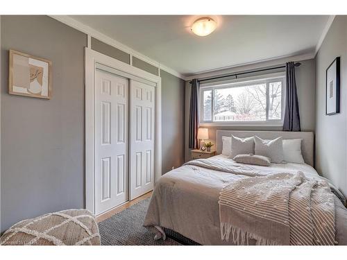 204 Niagara Street, London, ON - Indoor Photo Showing Bedroom