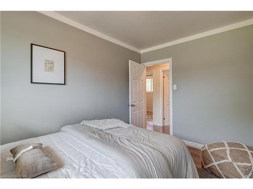 204 Niagara Street, London, ON - Indoor Photo Showing Bedroom