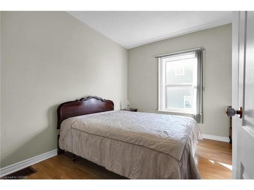 74 Caradoc Street N, Strathroy, ON - Indoor Photo Showing Bedroom