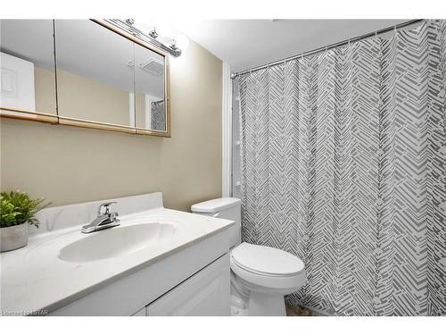 74 Caradoc Street N, Strathroy, ON - Indoor Photo Showing Bathroom