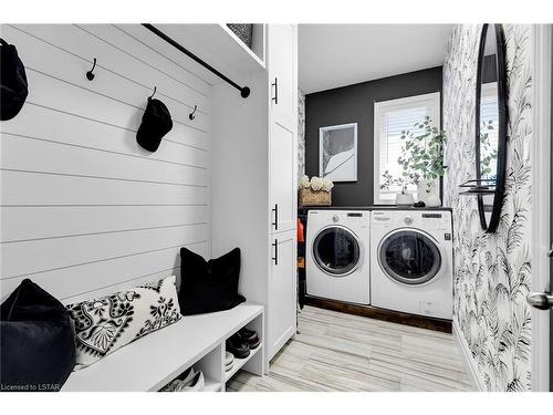 1043 Manchester Road, London, ON - Indoor Photo Showing Laundry Room