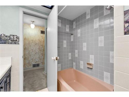 57 Naomee Crescent, London, ON - Indoor Photo Showing Bathroom