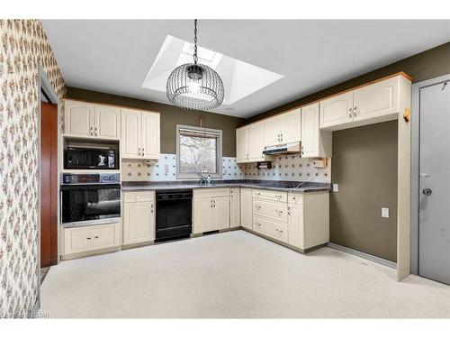 57 Naomee Crescent, London, ON - Indoor Photo Showing Kitchen