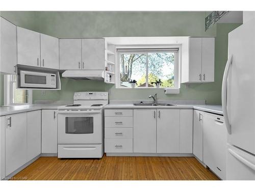 444 Piccadilly Street, London, ON - Indoor Photo Showing Kitchen With Double Sink
