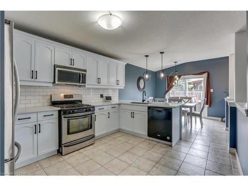 770 Reeves Avenue, London, ON - Indoor Photo Showing Kitchen