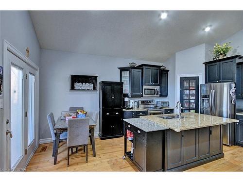 1555 Coronation Drive, London, ON - Indoor Photo Showing Kitchen With Double Sink