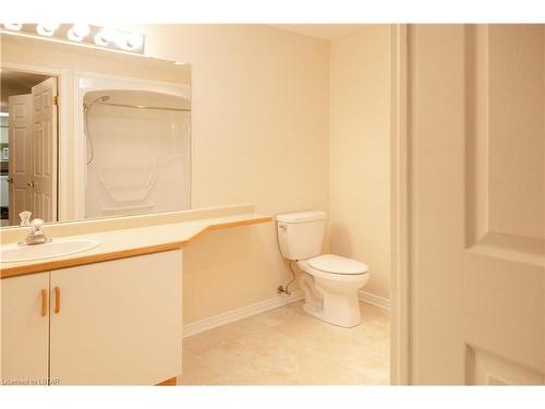 306-511 Gainsborough Road, London, ON - Indoor Photo Showing Bathroom