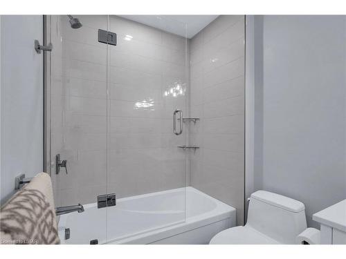 7483 Silver Creek Crescent, London, ON - Indoor Photo Showing Bathroom