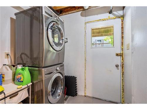 437 Everglade Crescent, London, ON - Indoor Photo Showing Laundry Room