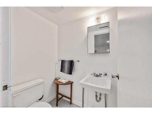 94-90 Tiffany Drive, London, ON - Indoor Photo Showing Bathroom
