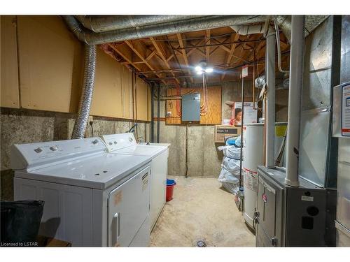 94-90 Tiffany Drive, London, ON - Indoor Photo Showing Laundry Room