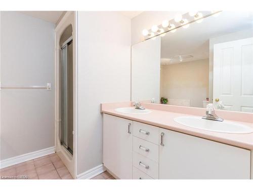50-70 Sunnyside Drive, London, ON - Indoor Photo Showing Bathroom