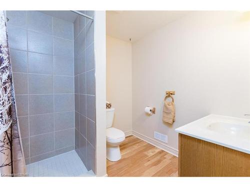 50-70 Sunnyside Drive, London, ON - Indoor Photo Showing Bathroom