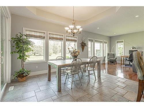 2290 Westchester Bourne, Nilestown, ON - Indoor Photo Showing Dining Room