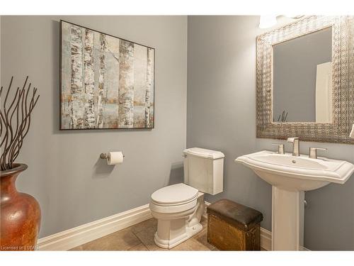 2290 Westchester Bourne, Nilestown, ON - Indoor Photo Showing Bathroom