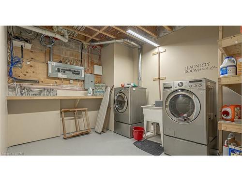 2290 Westchester Bourne, Nilestown, ON - Indoor Photo Showing Laundry Room