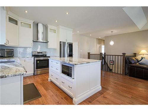 116 Woodholme Close, London, ON - Indoor Photo Showing Kitchen With Upgraded Kitchen