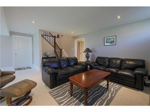 116 Woodholme Close, London, ON - Indoor Photo Showing Living Room
