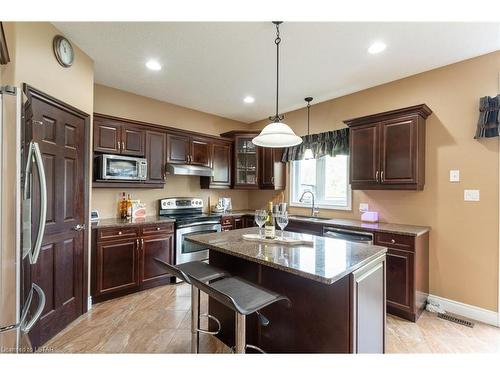 1873 Kirkpatrick Way, London, ON - Indoor Photo Showing Kitchen With Upgraded Kitchen