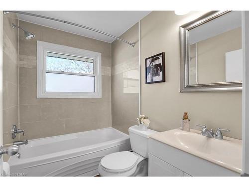 39 Frontenac Road, London, ON - Indoor Photo Showing Bathroom