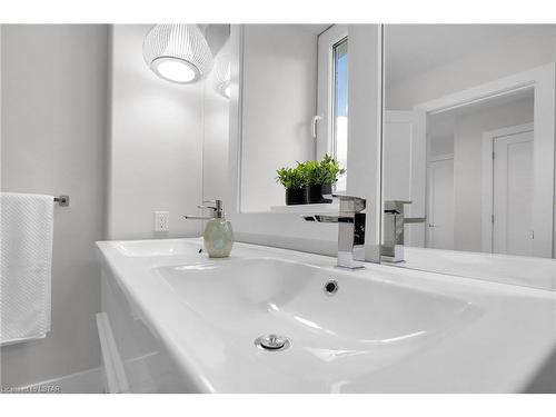 28-41 Earlscourt Terrace, Kilworth, ON - Indoor Photo Showing Bathroom
