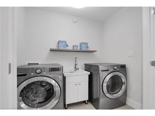 28-41 Earlscourt Terrace, Kilworth, ON - Indoor Photo Showing Laundry Room
