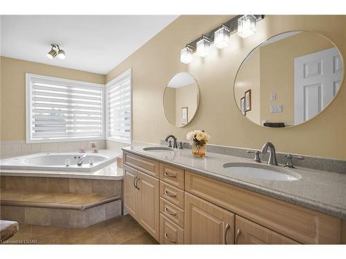 19 Thirlmere Road, London, ON - Indoor Photo Showing Bathroom