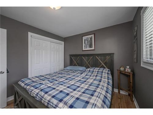 585 Donnybrook Drive, Dorchester, ON - Indoor Photo Showing Bedroom