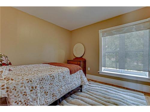 22981 Prospect Hill Road, Thorndale, ON - Indoor Photo Showing Bedroom