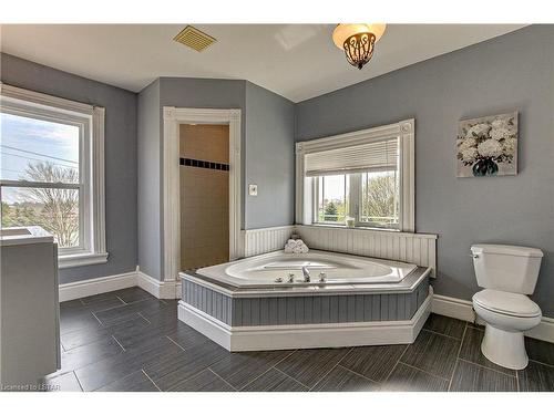 22981 Prospect Hill Road, Thorndale, ON - Indoor Photo Showing Bathroom