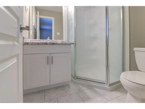 37 Leesboro Trail, Thorndale, ON - Indoor Photo Showing Bathroom