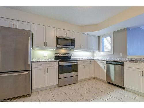 37 Leesboro Trail, Thorndale, ON - Indoor Photo Showing Kitchen