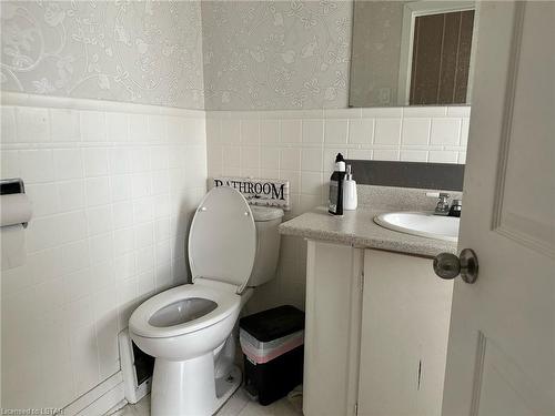 157 Chestnut Street, St. Thomas, ON - Indoor Photo Showing Bathroom