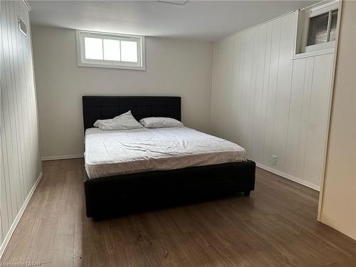 157 Chestnut Street, St. Thomas, ON - Indoor Photo Showing Bedroom