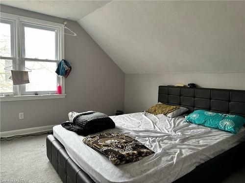 157 Chestnut Street, St. Thomas, ON - Indoor Photo Showing Bedroom