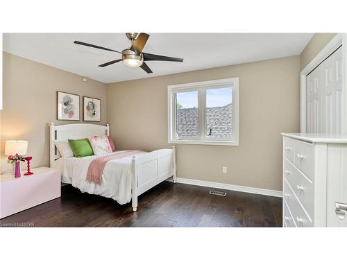 301 East Rivertrace Walk, London, ON - Indoor Photo Showing Bedroom