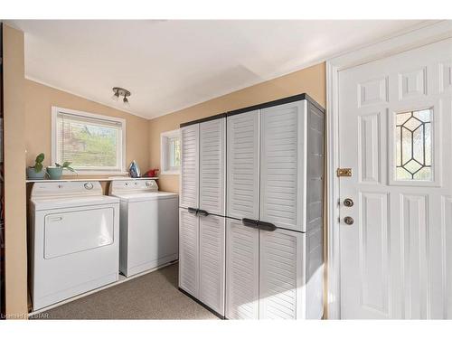 1129 Sunningdale Road E, London, ON - Indoor Photo Showing Laundry Room