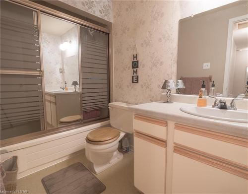 34-900 Pond View Road, London, ON - Indoor Photo Showing Bathroom