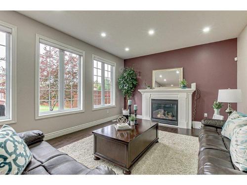 329 Skyline Avenue, London, ON - Indoor Photo Showing Living Room With Fireplace