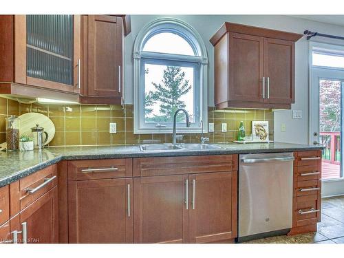 329 Skyline Avenue, London, ON - Indoor Photo Showing Kitchen With Double Sink