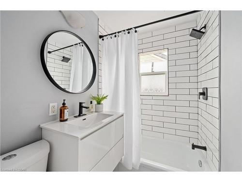 128 Linwood Street, London, ON - Indoor Photo Showing Bathroom