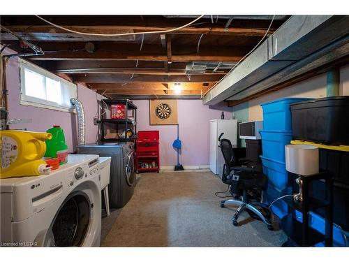 128 Linwood Street, London, ON - Indoor Photo Showing Laundry Room
