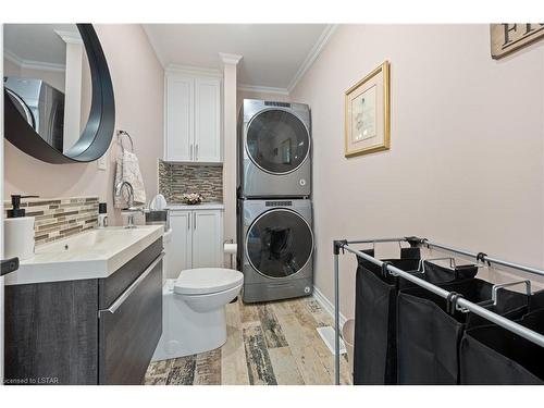 28 Blackfriar Lane, Brantford, ON - Indoor Photo Showing Laundry Room