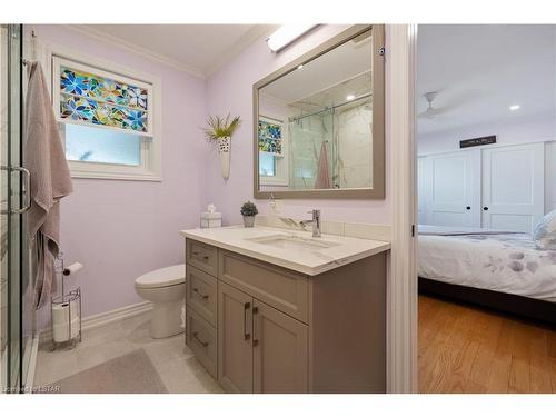 28 Blackfriar Lane, Brantford, ON - Indoor Photo Showing Bathroom
