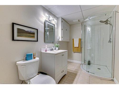39 Sweetbriar Road, London, ON - Indoor Photo Showing Bathroom