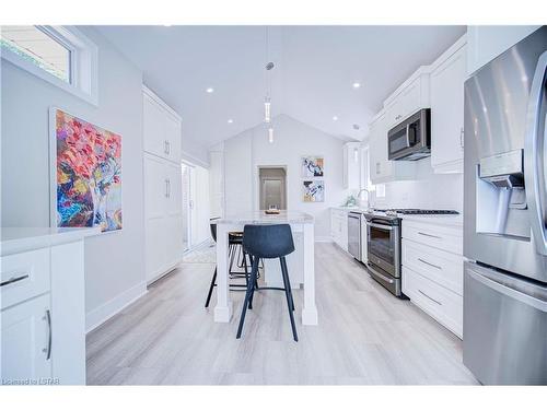 879 Hellmuth Avenue, London, ON - Indoor Photo Showing Kitchen With Upgraded Kitchen