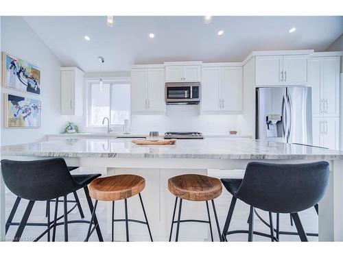 879 Hellmuth Avenue, London, ON - Indoor Photo Showing Kitchen With Upgraded Kitchen