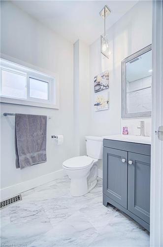 879 Hellmuth Avenue, London, ON - Indoor Photo Showing Bathroom