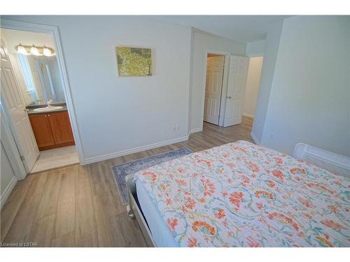 649 Inverness Avenue, London, ON - Indoor Photo Showing Bedroom